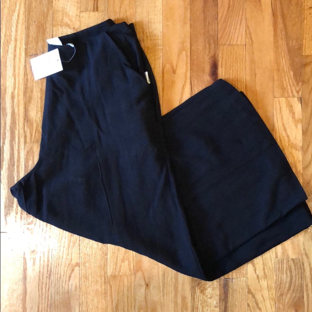 Black culottes size S - NWT. Side zipper.